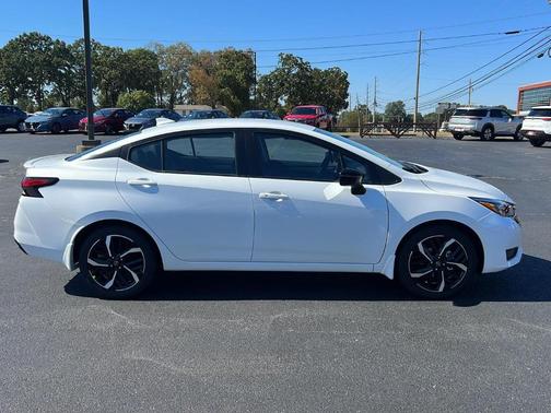 2025 Nissan Versa 1.6 SR