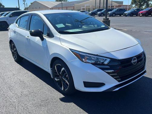 2025 Nissan Versa 1.6 SR