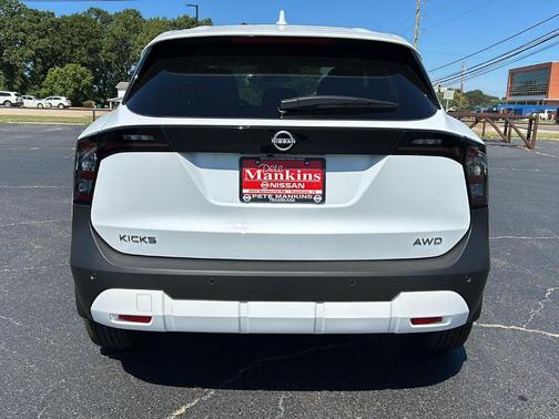 2025 Nissan Kicks SV