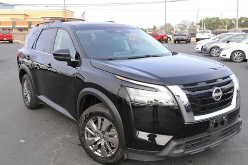 2025 Nissan Pathfinder SV