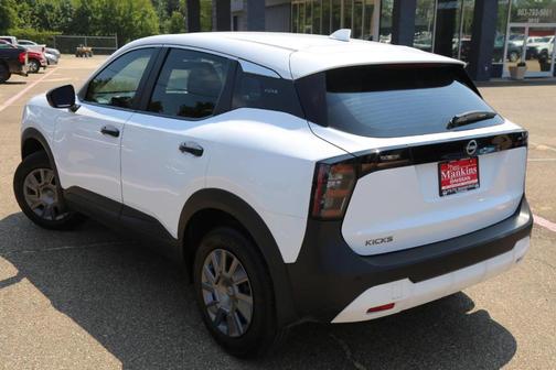2025 Nissan Kicks S