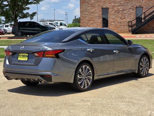 Gun Metallic 2025 Nissan Altima SL