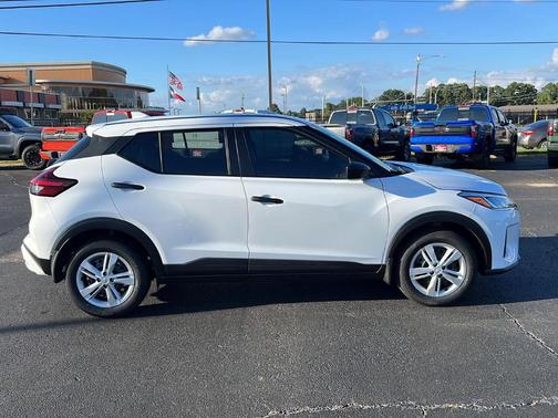 2025 Nissan Kicks Play S