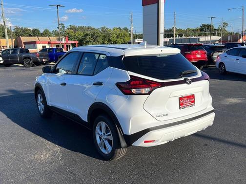 2025 Nissan Kicks Play S