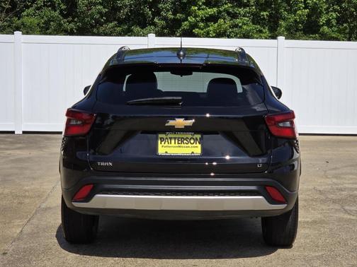 Mosaic Black Metallic 2024 Chevrolet Trax LT
