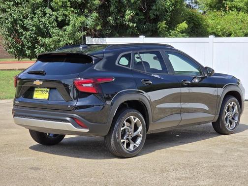 Mosaic Black Metallic 2024 Chevrolet Trax LT