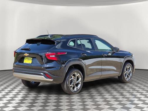 Mosaic Black Metallic 2024 Chevrolet Trax LT