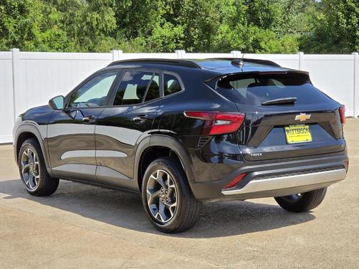 Mosaic Black Metallic 2024 Chevrolet Trax LT