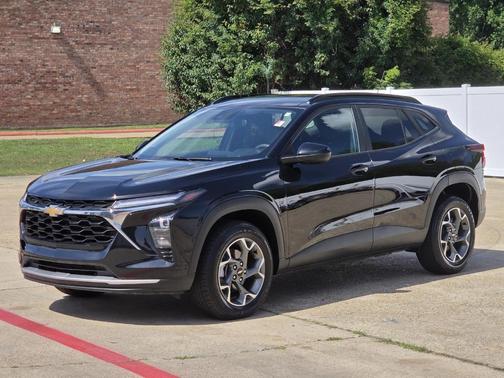 Mosaic Black Metallic 2024 Chevrolet Trax LT