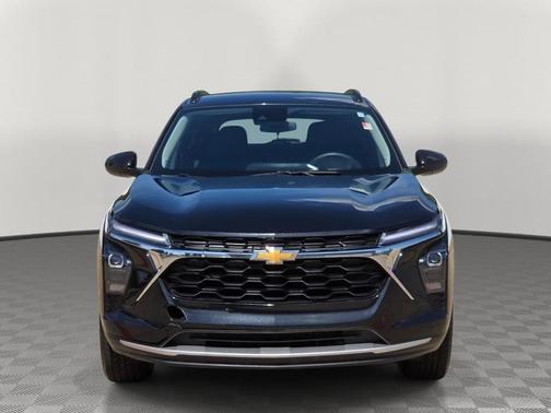 Mosaic Black Metallic 2024 Chevrolet Trax LT