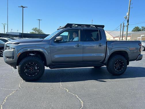 2025 Nissan Frontier SV