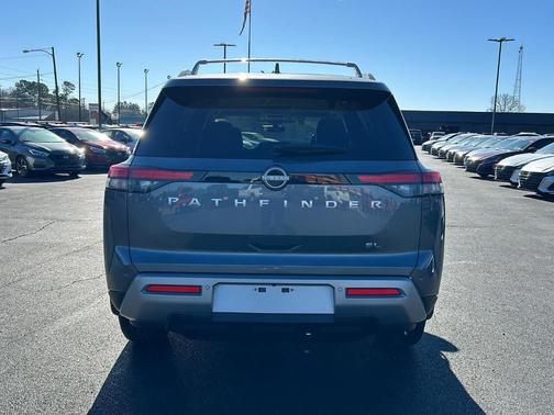 2025 Nissan Pathfinder SL