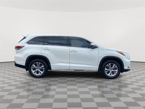 Blizzard Pearl 2016 Toyota Highlander LE Plus