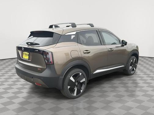 Canyon Bronze M 2026 Nissan Kicks SR