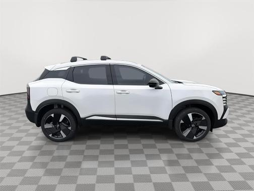 Aspen White Tri 2026 Nissan Kicks SR