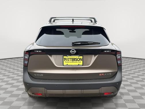 Canyon Bronze M 2026 Nissan Kicks SR