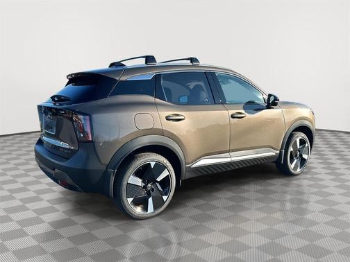 Canyon Bronze M 2026 Nissan Kicks SR