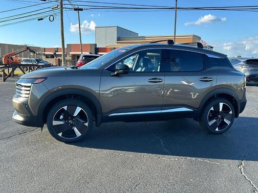 2026 Nissan Kicks SR
