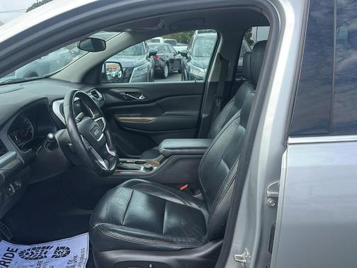 2017 GMC Acadia SLE-2