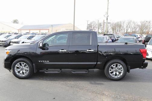 2024 Nissan Titan SV