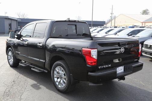 2024 Nissan Titan SV