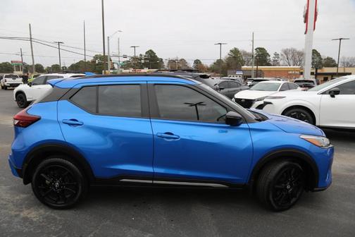 2022 Nissan Kicks SR