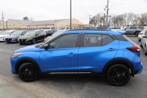 2022 Nissan Kicks SR