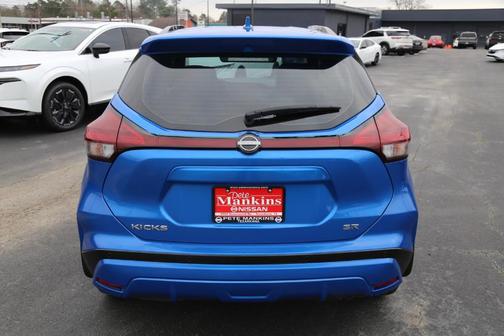 2022 Nissan Kicks SR