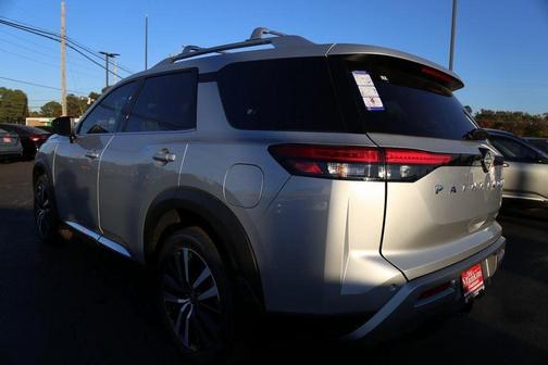 2025 Nissan Pathfinder Platinum