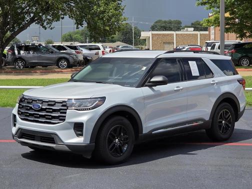 Space White Metallic 2025 Ford Explorer Active