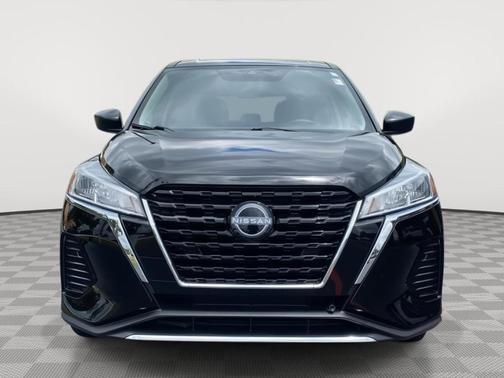 Super Black 2024 Nissan Kicks S