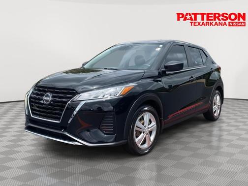 Super Black 2024 Nissan Kicks S