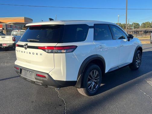 2025 Nissan Pathfinder S