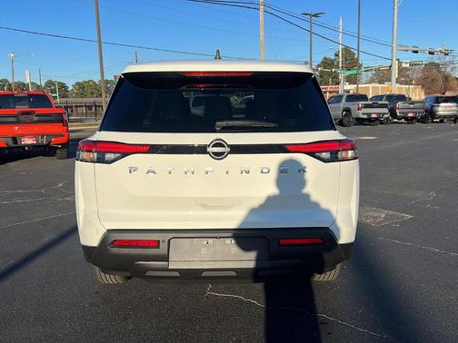 2025 Nissan Pathfinder S