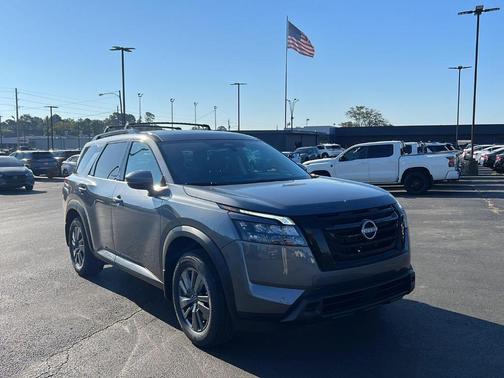 2025 Nissan Pathfinder SV