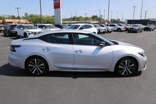 2023 Nissan Maxima SV