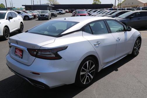 2023 Nissan Maxima SV