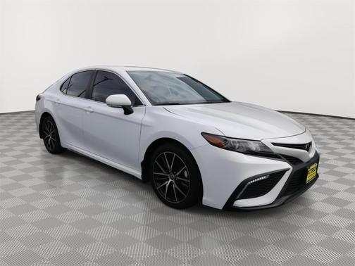 Ice 2023 Toyota Camry SE