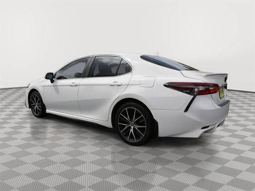 Ice 2023 Toyota Camry SE