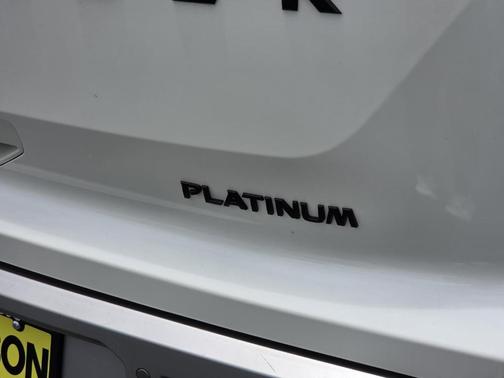 White 2023 Nissan Pathfinder Platinum
