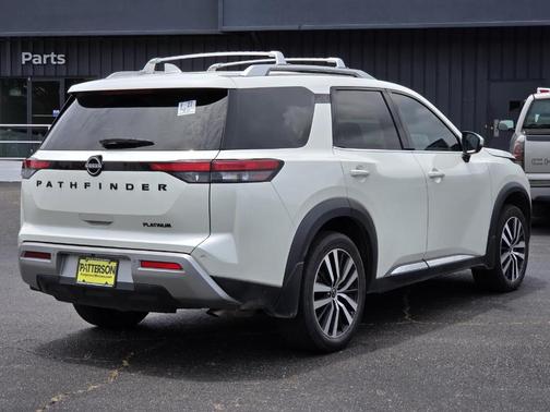 White 2023 Nissan Pathfinder Platinum