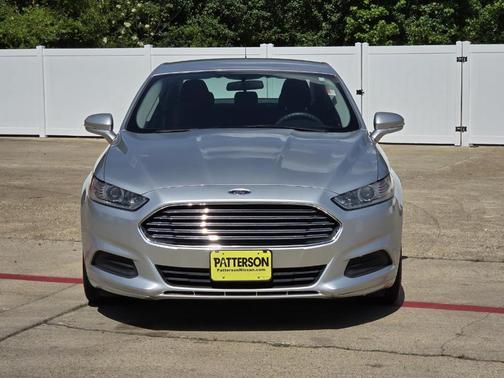 White 2016 Ford Fusion SE