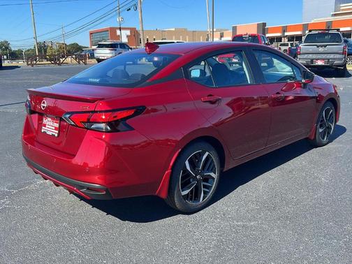 2025 Nissan Versa 1.6 SR