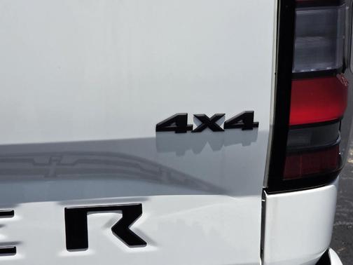 Glacier White 2026 Nissan Frontier SV