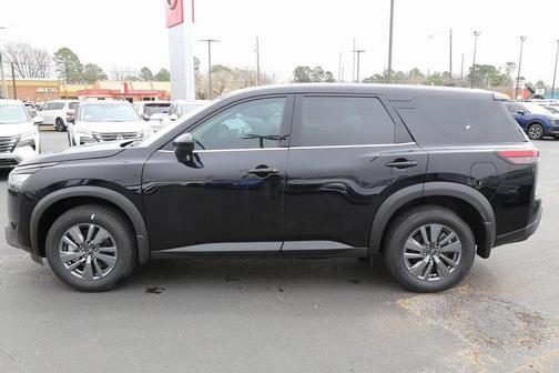 2025 Nissan Pathfinder S