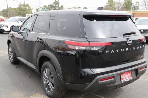 2025 Nissan Pathfinder S