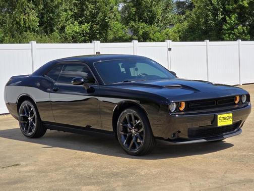 Pitch Black Clearcoat 2022 Dodge Challenger SXT