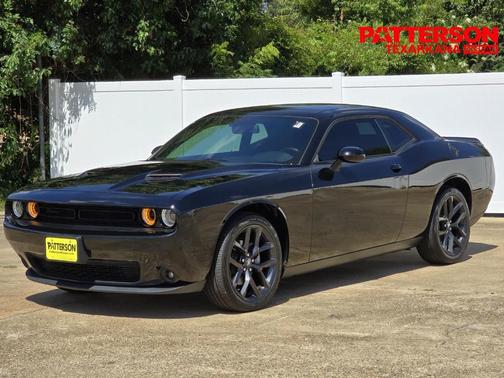 Pitch Black Clearcoat 2022 Dodge Challenger SXT