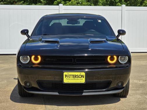 Pitch Black Clearcoat 2022 Dodge Challenger SXT