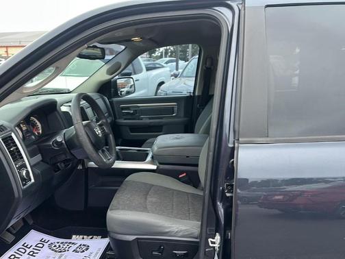 2016 RAM 1500 SLT
